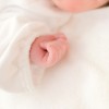 新生児の手　